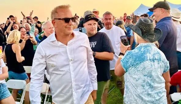 Kevin Costner ‘Ready’ To Fall In Love Again After Christine Baumgartner Divorce