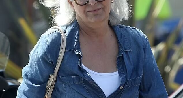 Remember Kevin Costner’s Ex-Girlfriend Try Not To Gasp When You See Her Today!