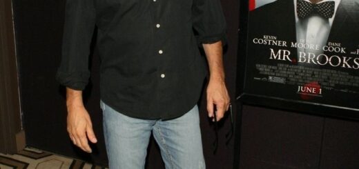Kevin Costner Receives BAMBI Award for International Acting Excellence